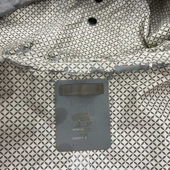 MEC Women’s Grey Rainjacket, Size XS - Picture 3 of 4